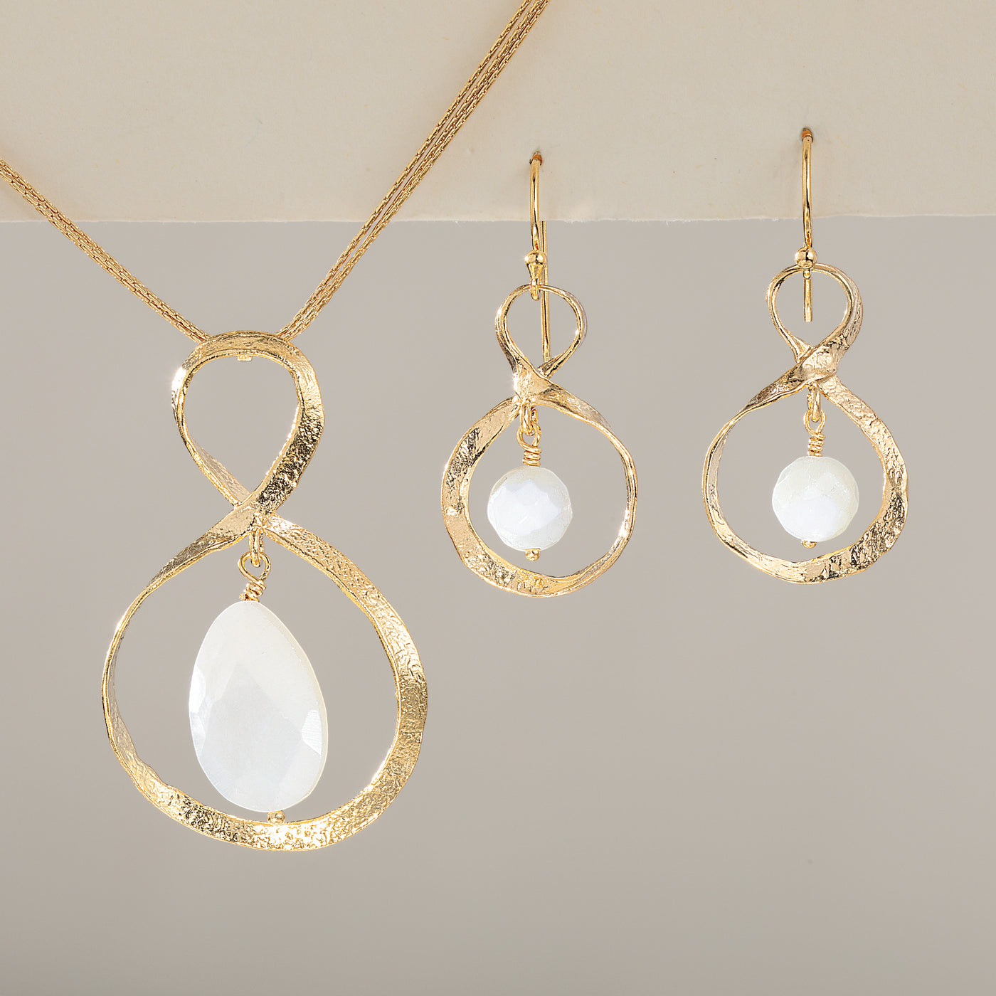Mother Of Pearl and Gold-Plated Infinity Necklace & Earrings Set