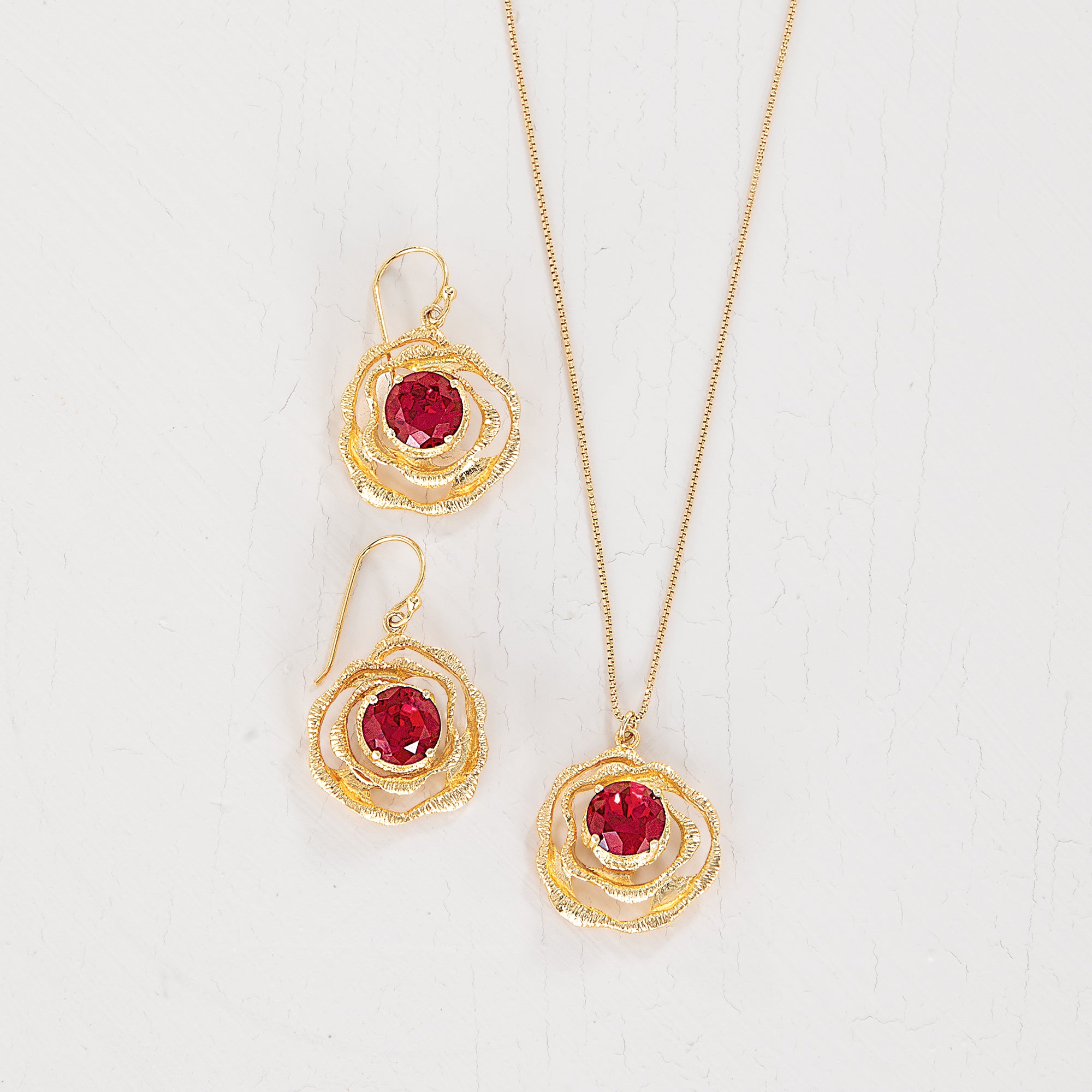 Sparkling Garnet Crystal Pendant Necklace & Earrings Set