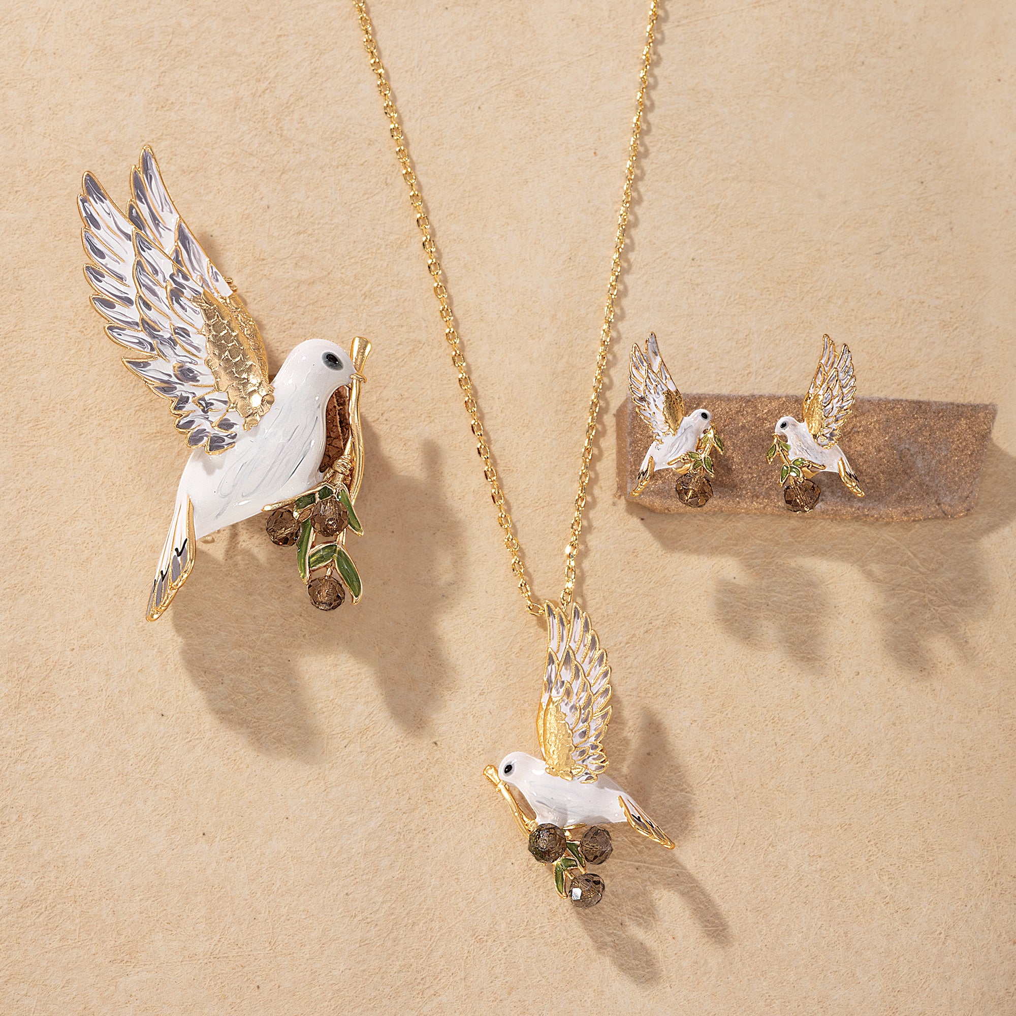 Peace Dove Pendant Necklace | Uno Alla Volta