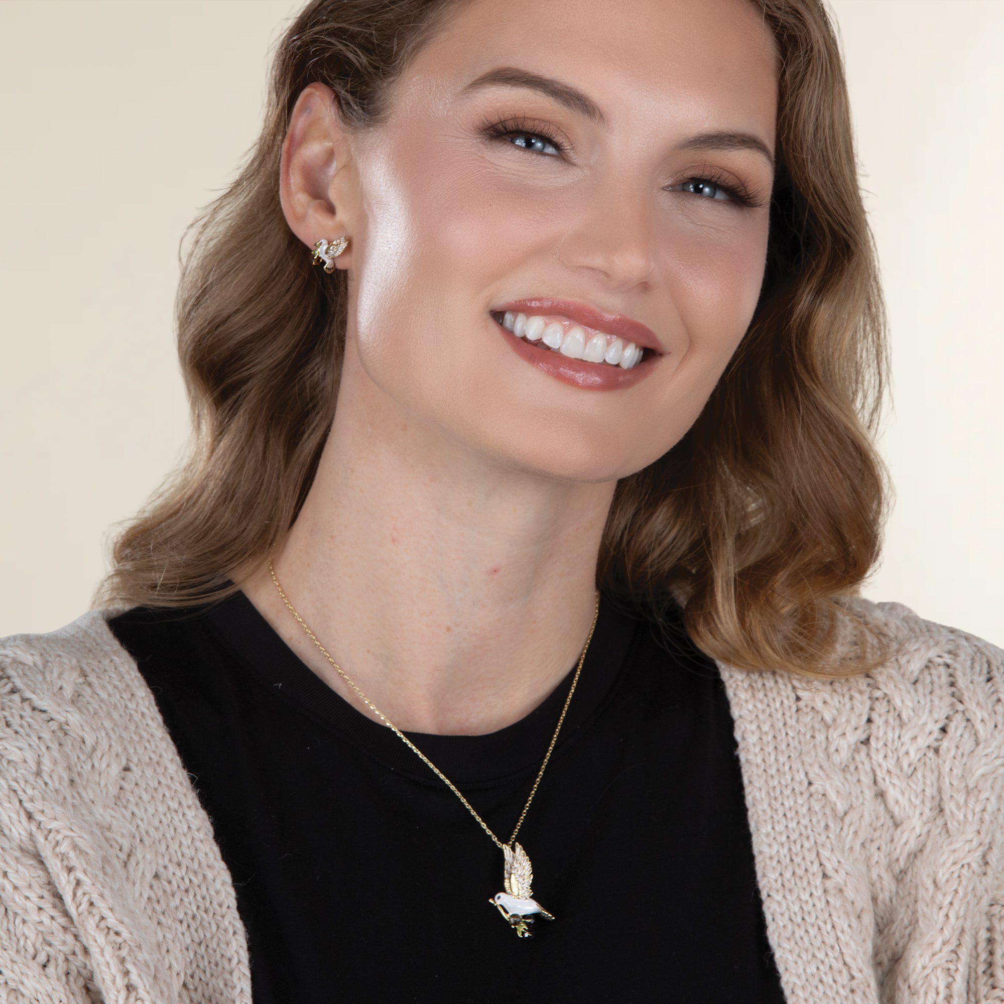Peace Dove Pendant Necklace | Uno Alla Volta Peace Dove Pendant Necklace | Uno Alla Volta