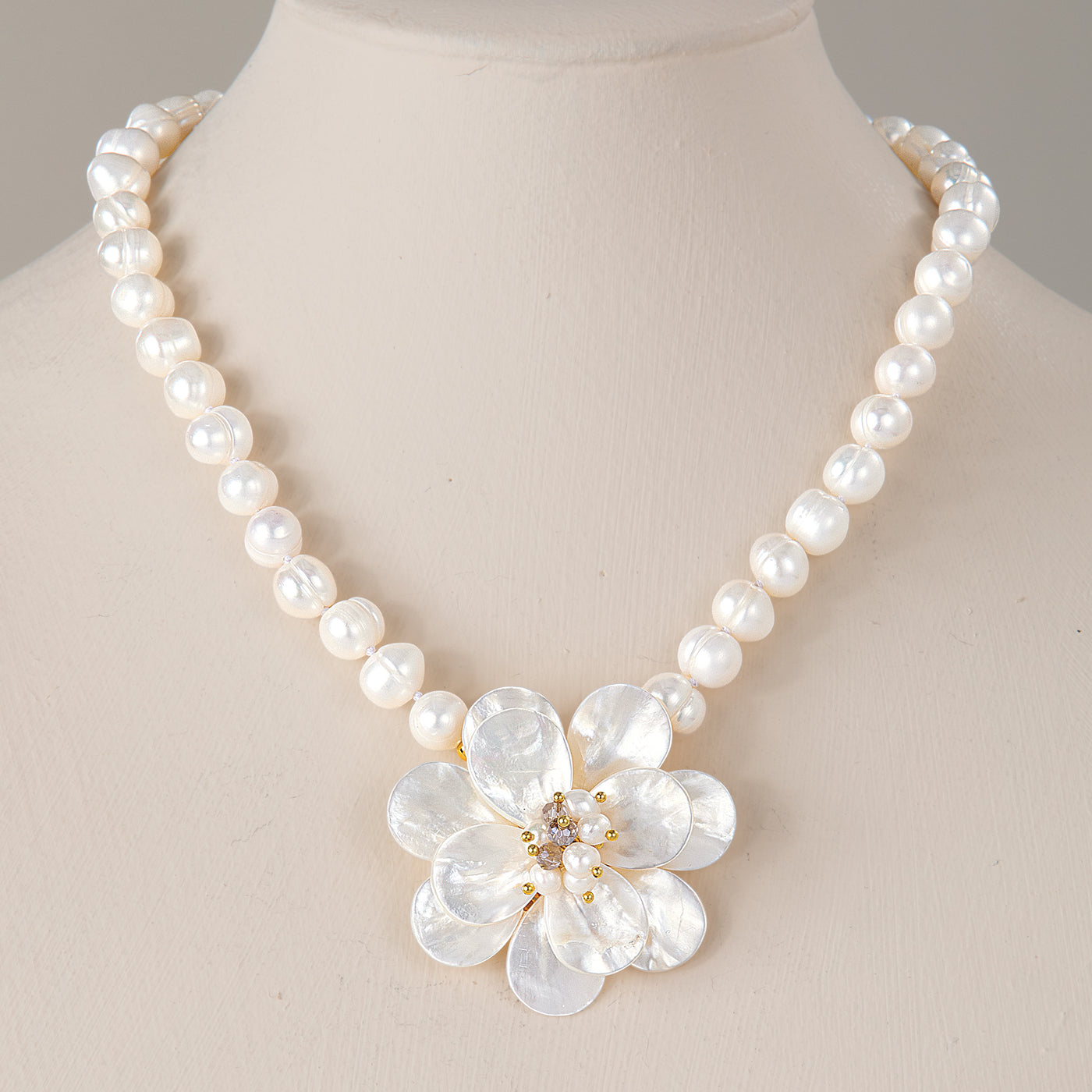 Sophisticated Shell Flower Statement Necklace