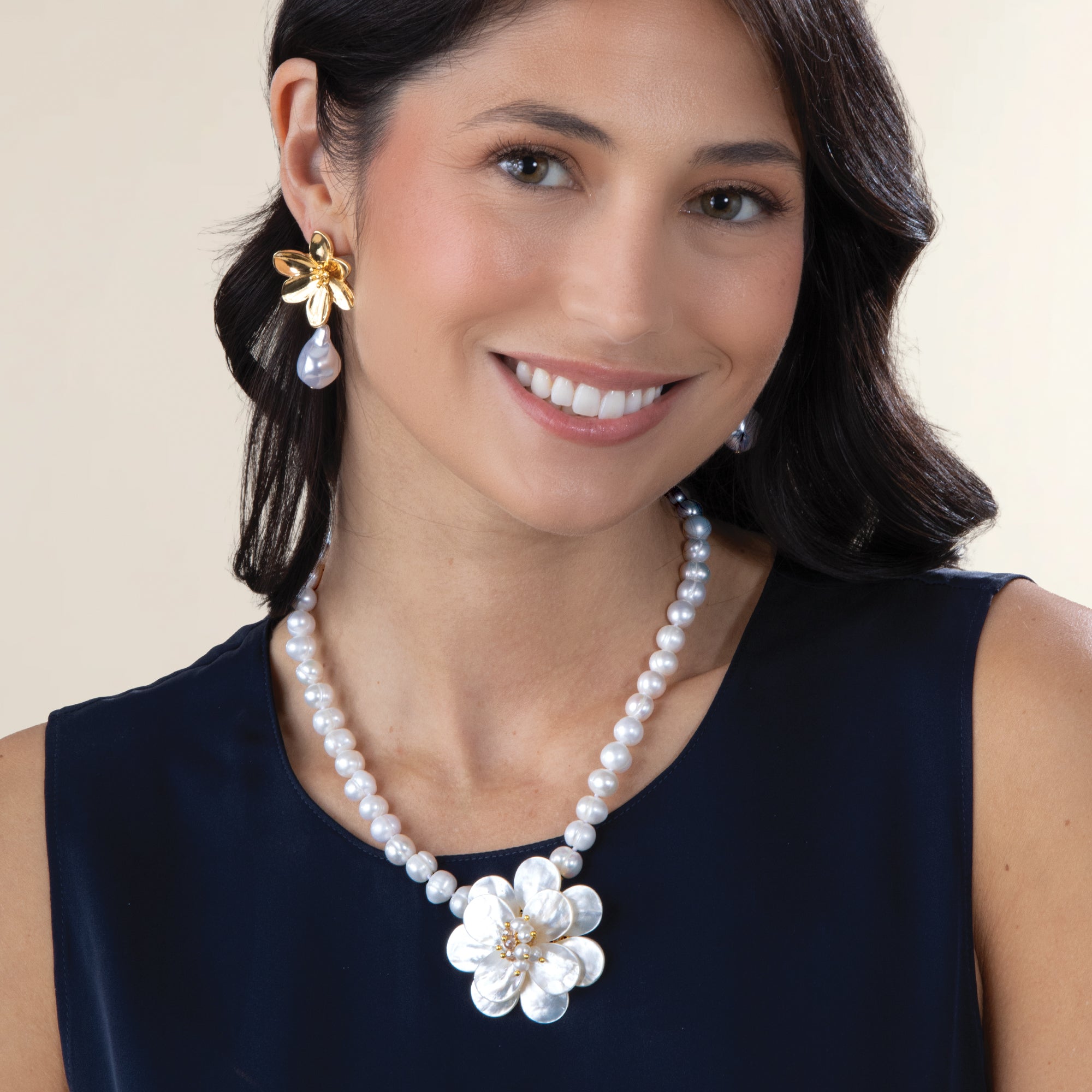 Sophisticated Shell Flower Statement Necklace