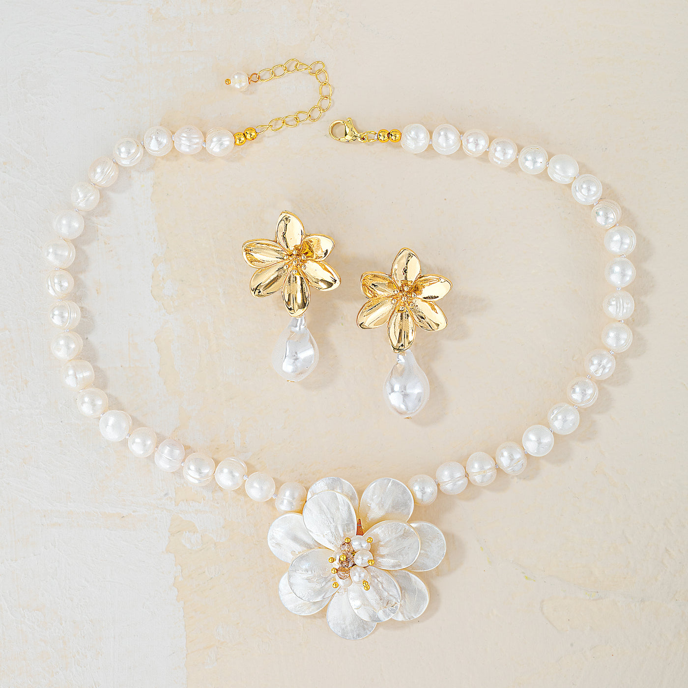 Sophisticated Shell Flower Statement Necklace