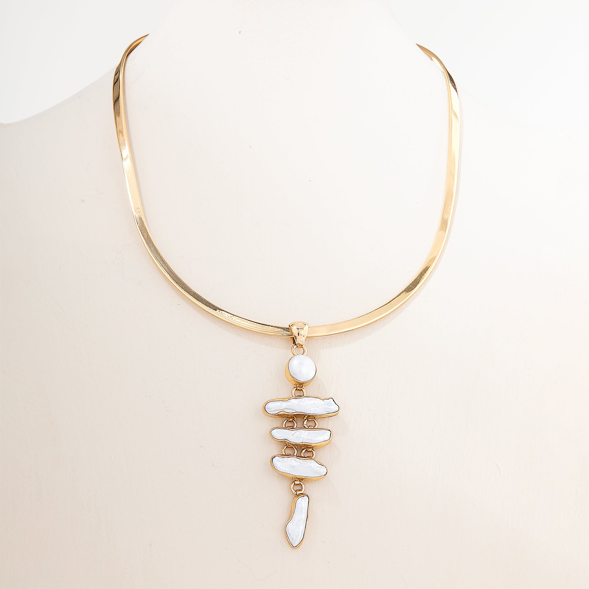 Brilliant Biwa Adjustable Collar Pendant Necklace