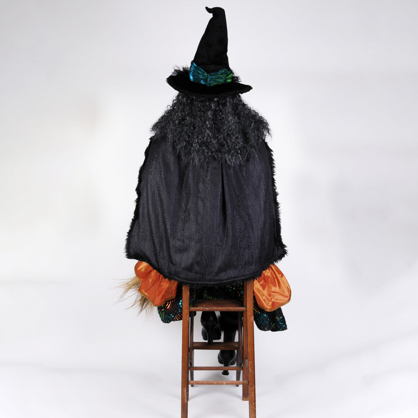 HA72-01 Sitting Witch w/ Lighted Pumpkin