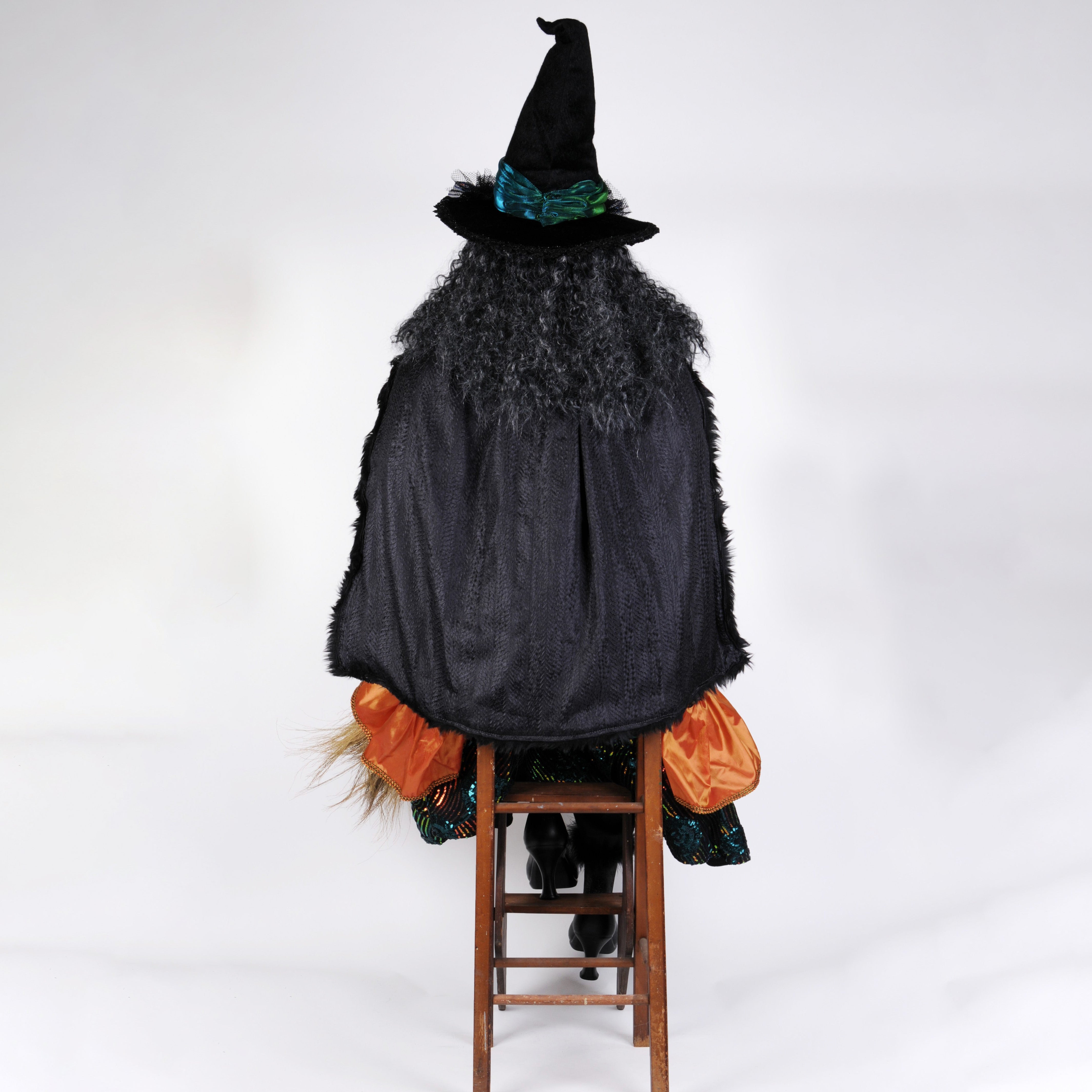 HA72-01 Sitting Witch w/ Lighted Pumpkin
