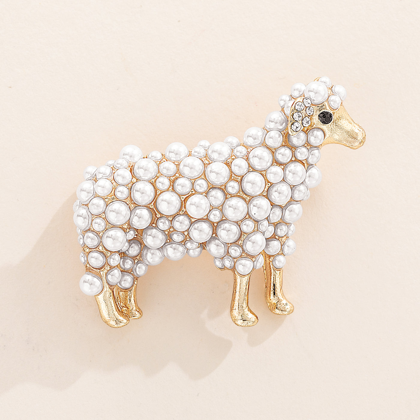 Beautiful Ewe Glass Pearl Brooch