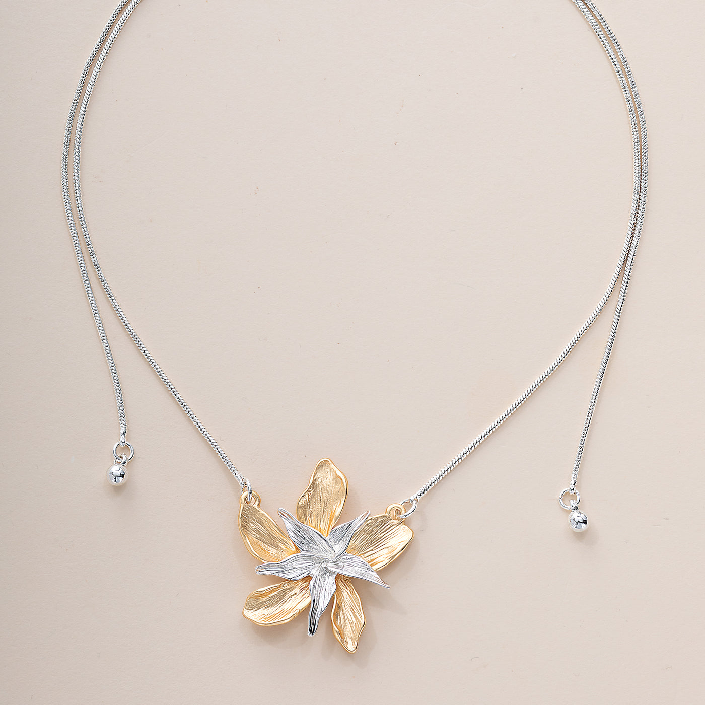 Precious Pentas Flower Necklace (Preorder)