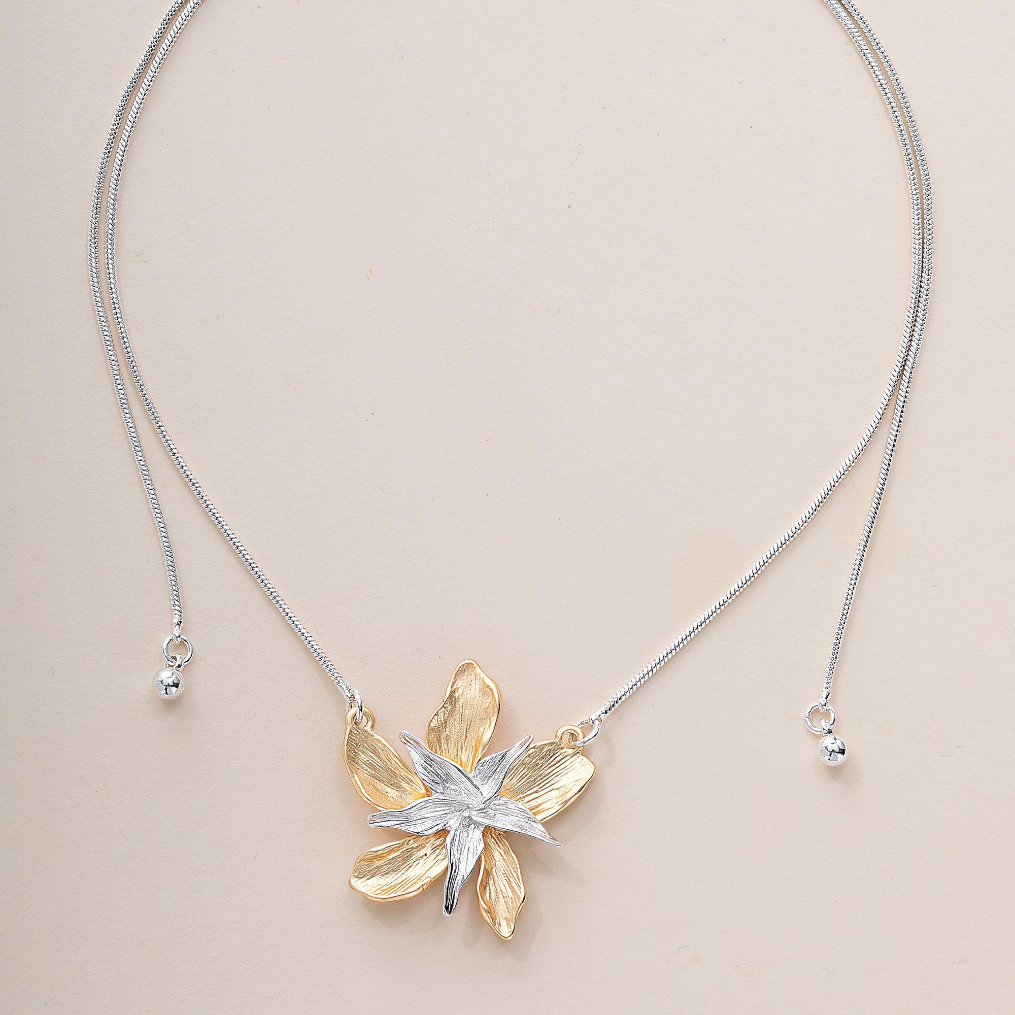 Precious Pentas Flower Necklace (Preorder)