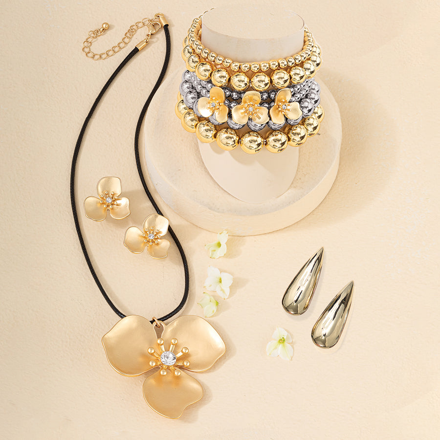 Satin Finish Trillium Flower Pendant Necklace