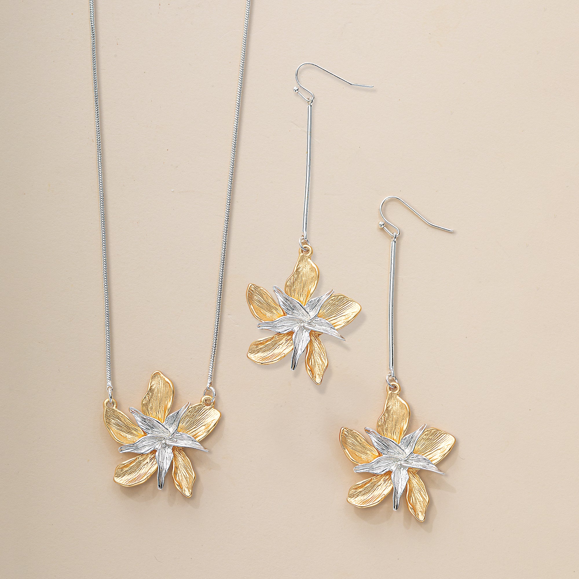 Precious Pentas Flower Earrings (Preorder)