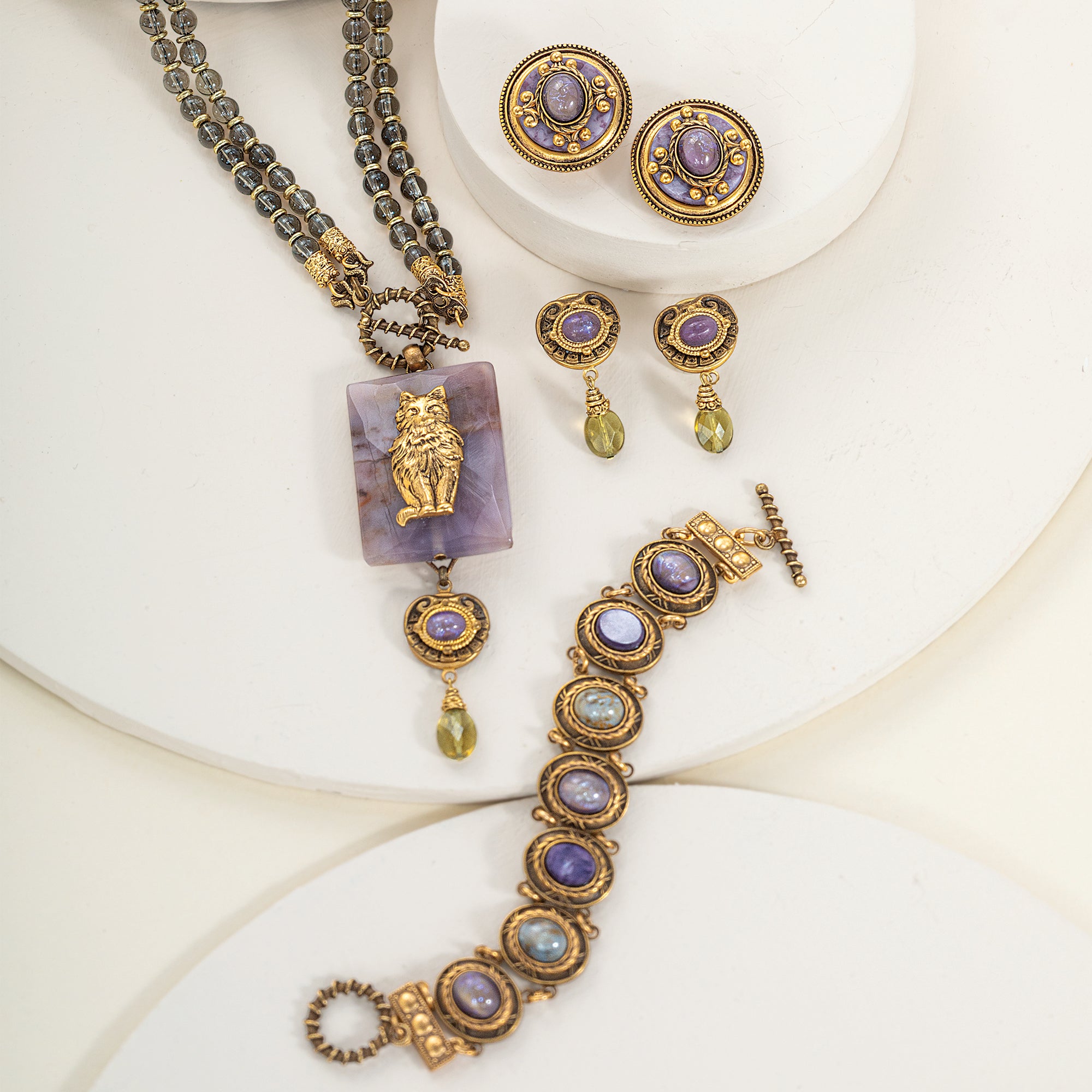 Vintage-Style Luxury in Lilac Clip-On Earrings