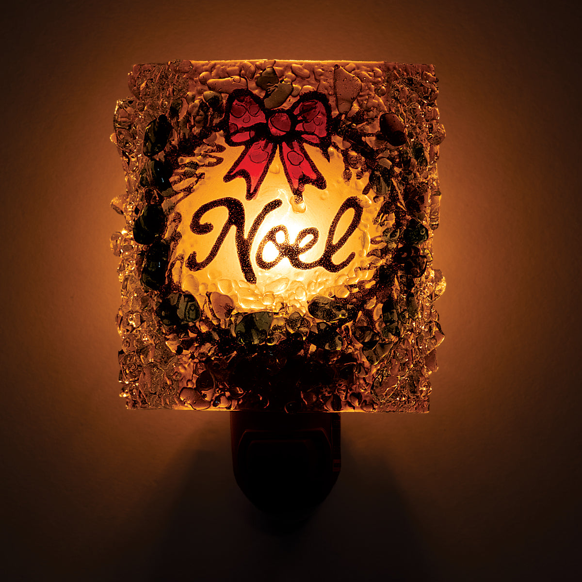 Recycled Glass Noel Wreath Nightlight (Preorder)
