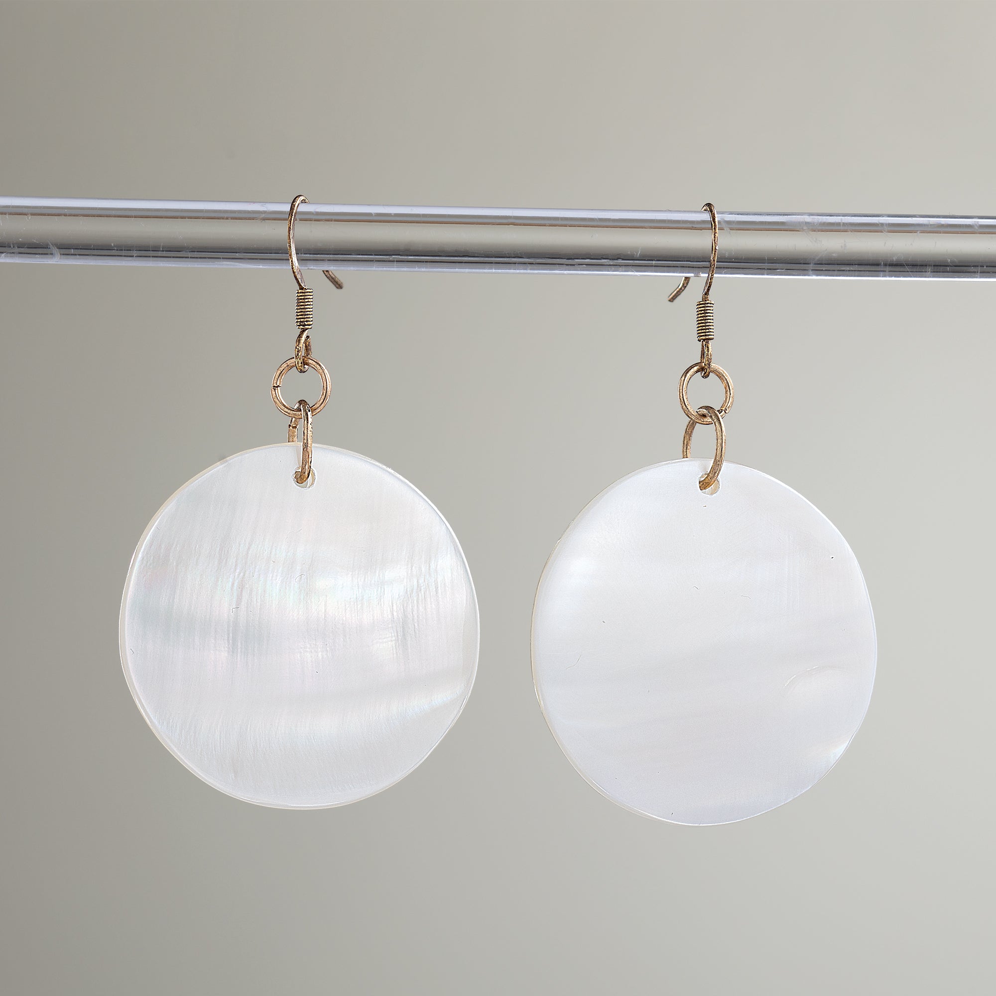 White & Gold Kabibi Shell Necklace & Earrings Set (Preorder)