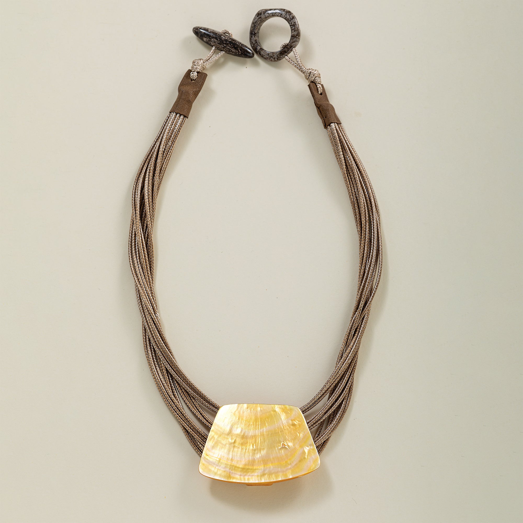 Kabibi Shell Bar Necklace | Uno Alla Volta