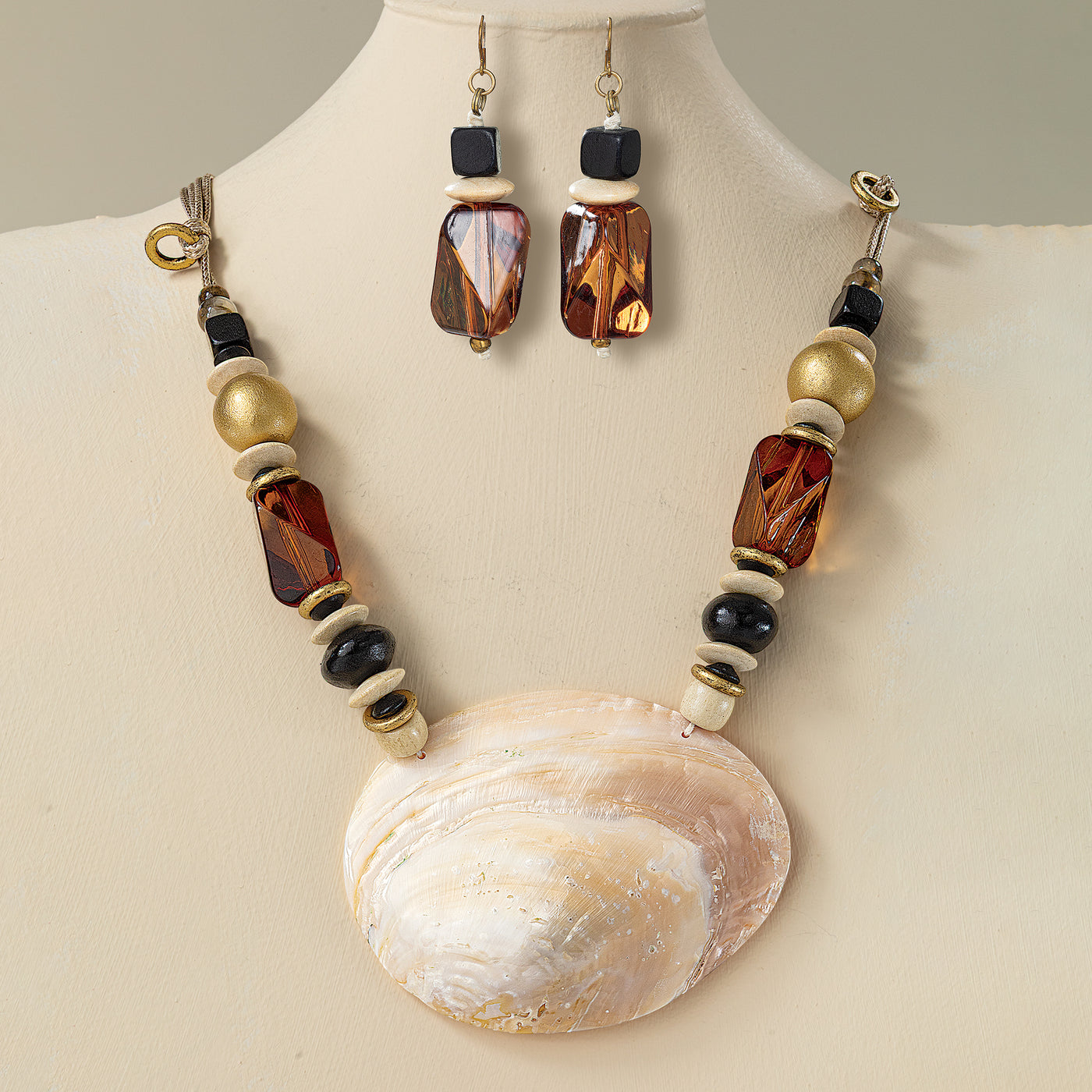 Kabibi Shell Necklace & Earrings Set