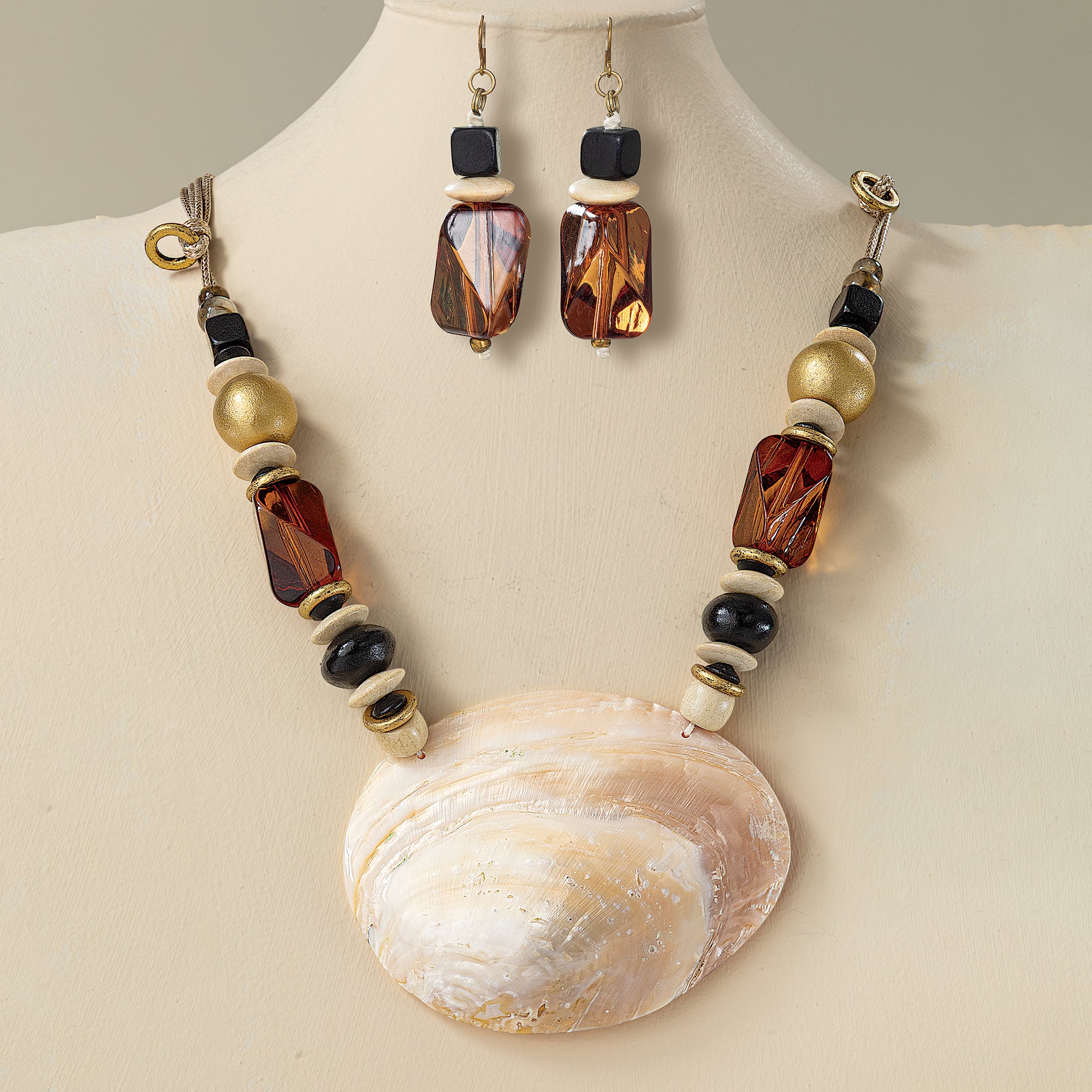 Kabibi Shell Necklace & Earrings Set
