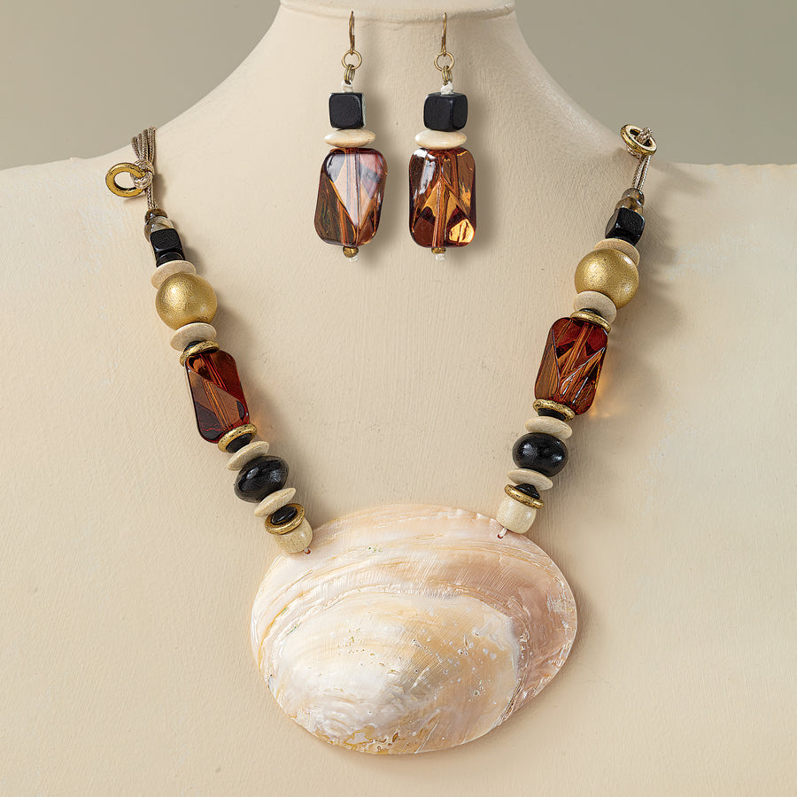 Kabibi Shell Necklace & Earrings Set