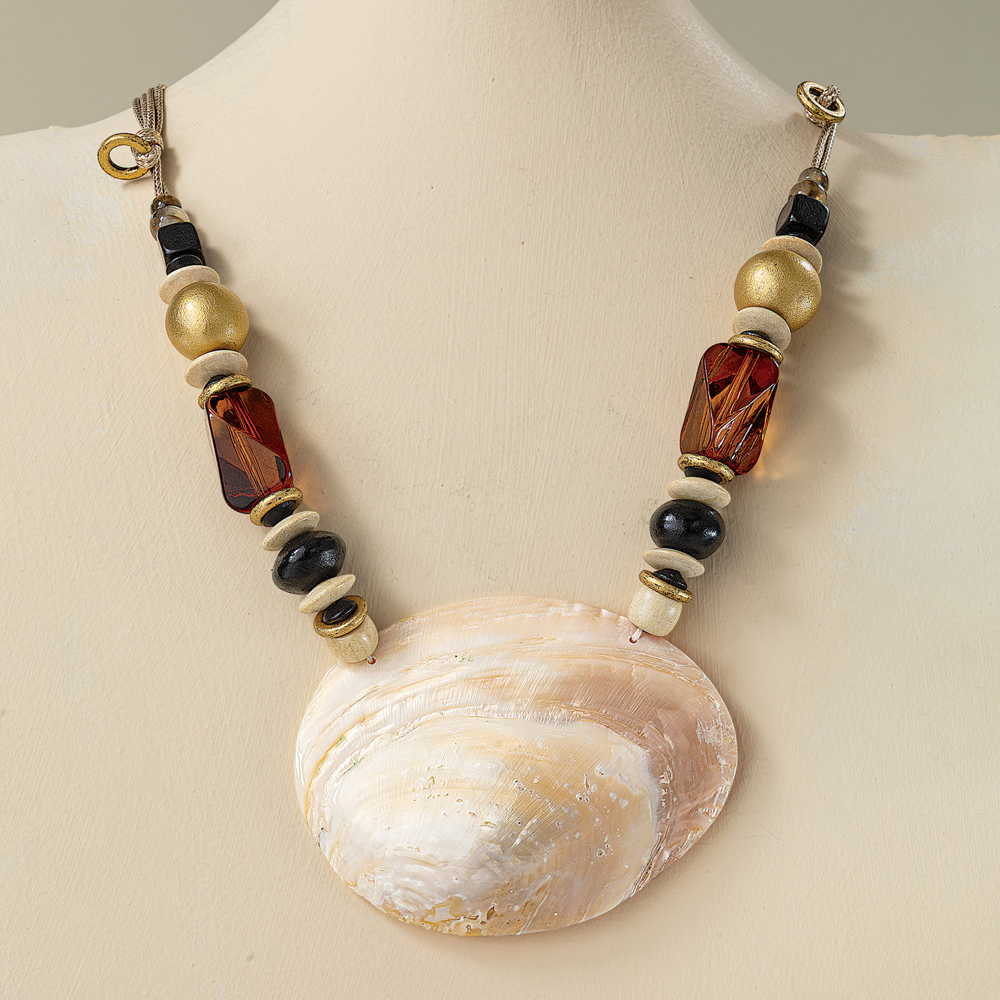 Kabibi Shell Necklace & Earrings Set