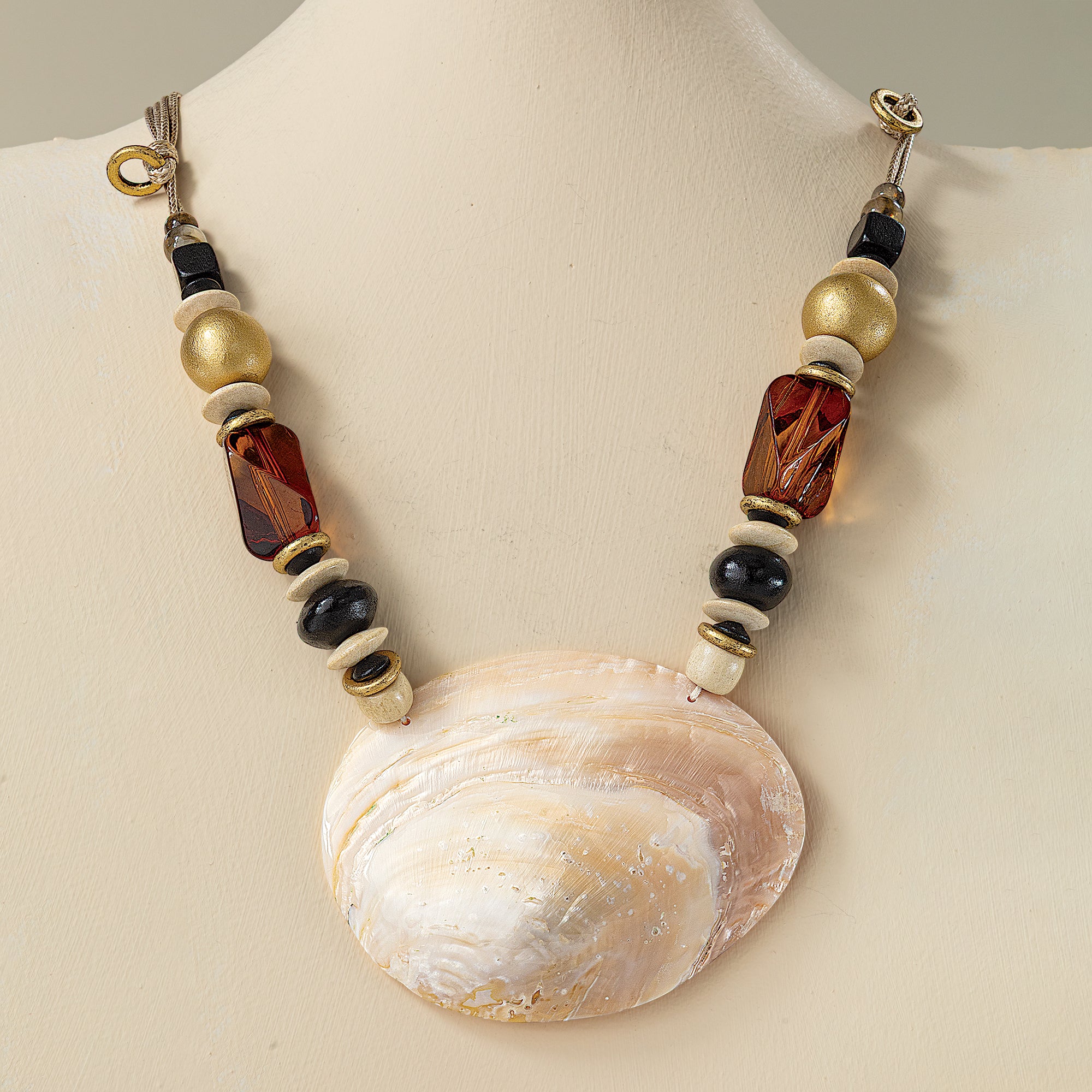 Kabibi Shell Necklace & Earrings Set