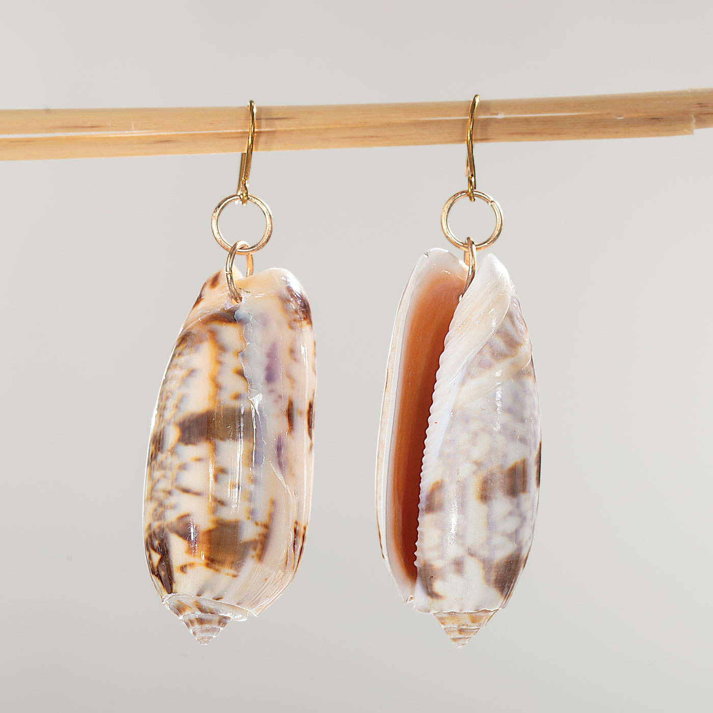 Sigay Shell Long Pendant Necklace & Earrings Set