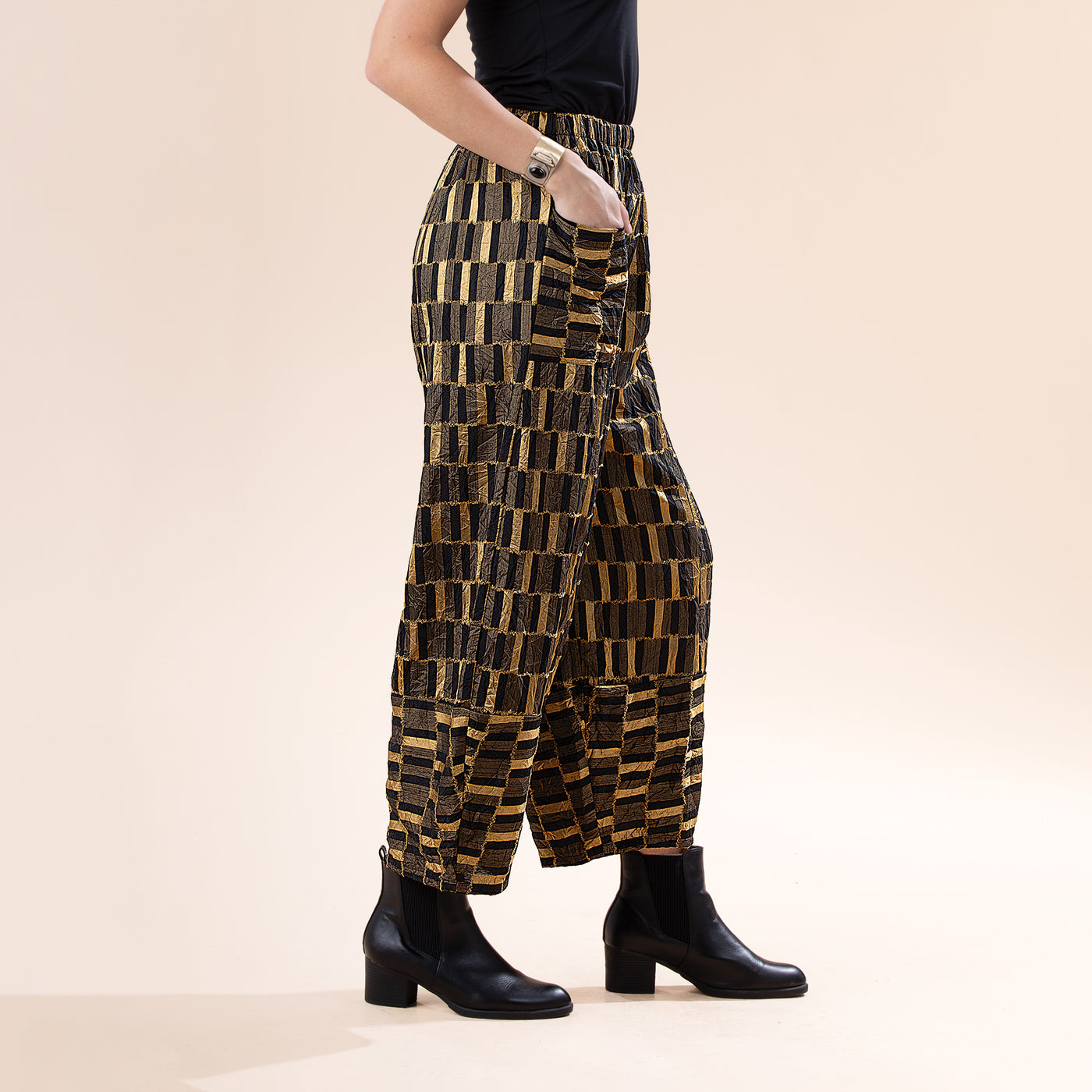 Crinkle Jacquard Harem Style Pants