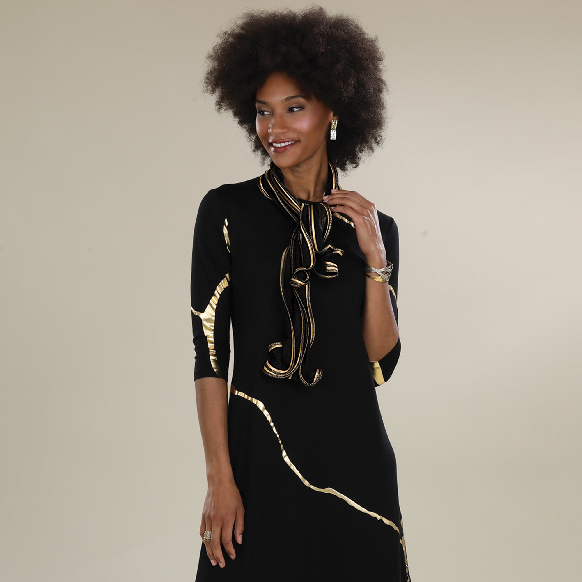 ERTE エルテ シルクスカーフストールイタリア製　ブラック黒×ゴールド Black & Gold Sculptural Scarf | Uno Alla Volta