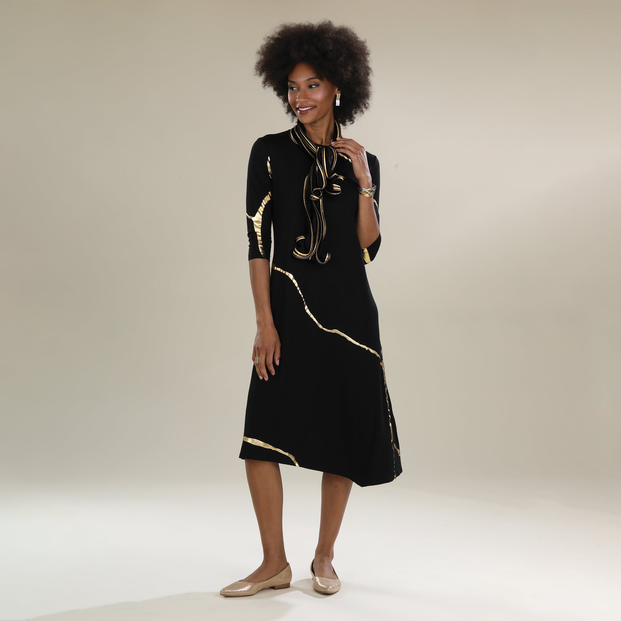 Black & Gold Sculptural Scarf | Uno Alla Volta