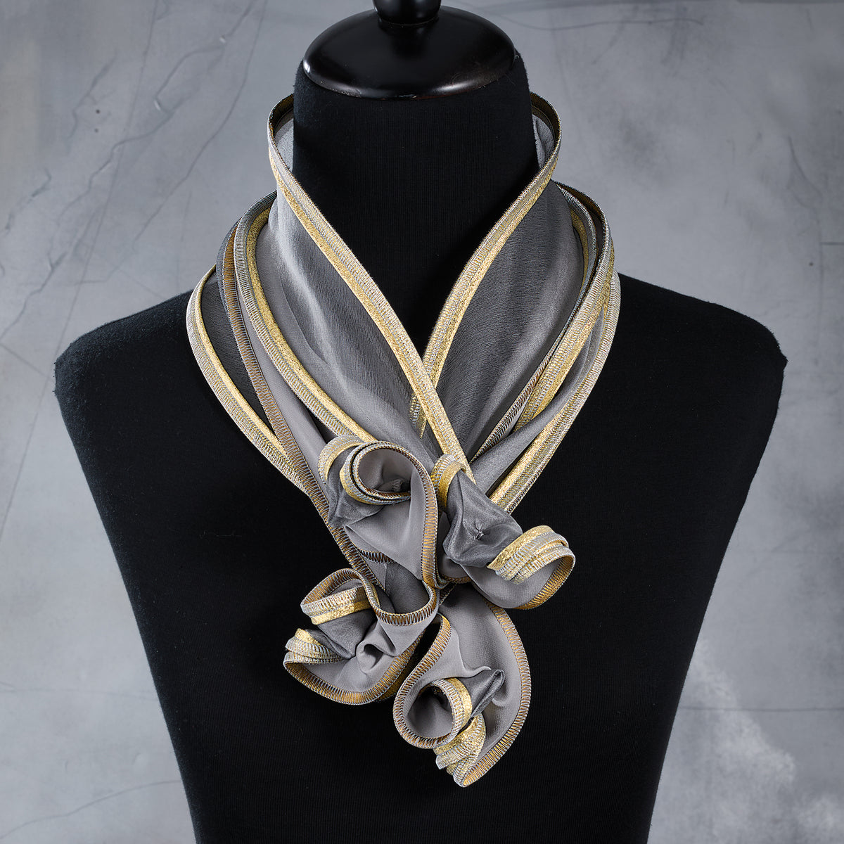 Sort Scarf Sparkling Silver & Gold Short Sculptural Scarf | Uno Alla Volta