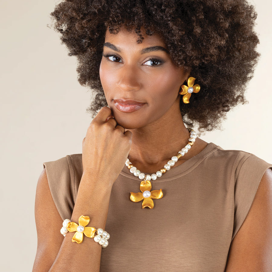 Darling Dogwood Pearl Bracelet