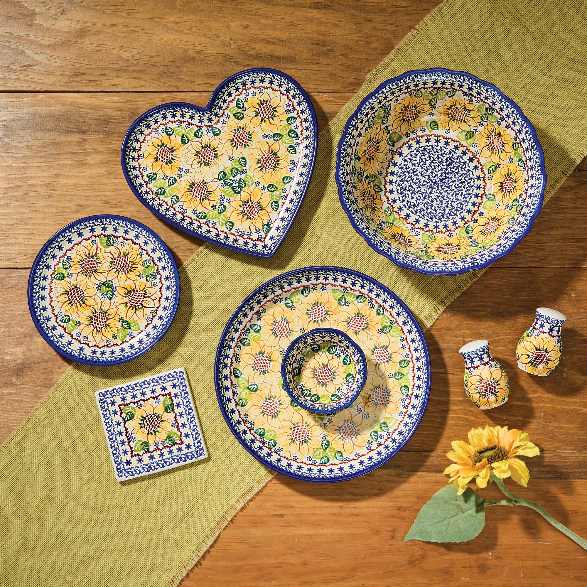 Polish Pottery Sunflower Blooms Chip & Dip Platter (Preorder)