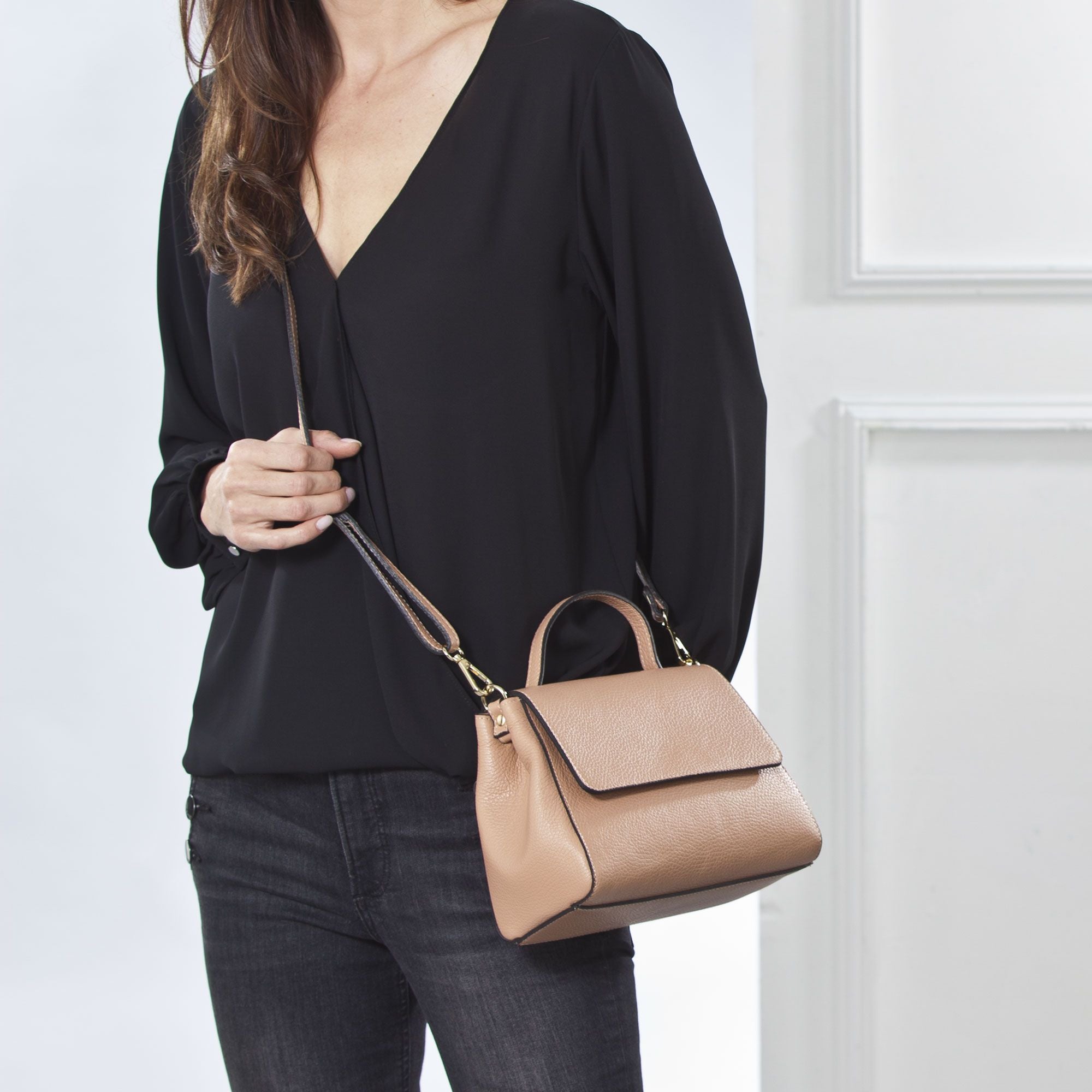 Florentine Leather ''Porta Romana'' Crossbody Bag
