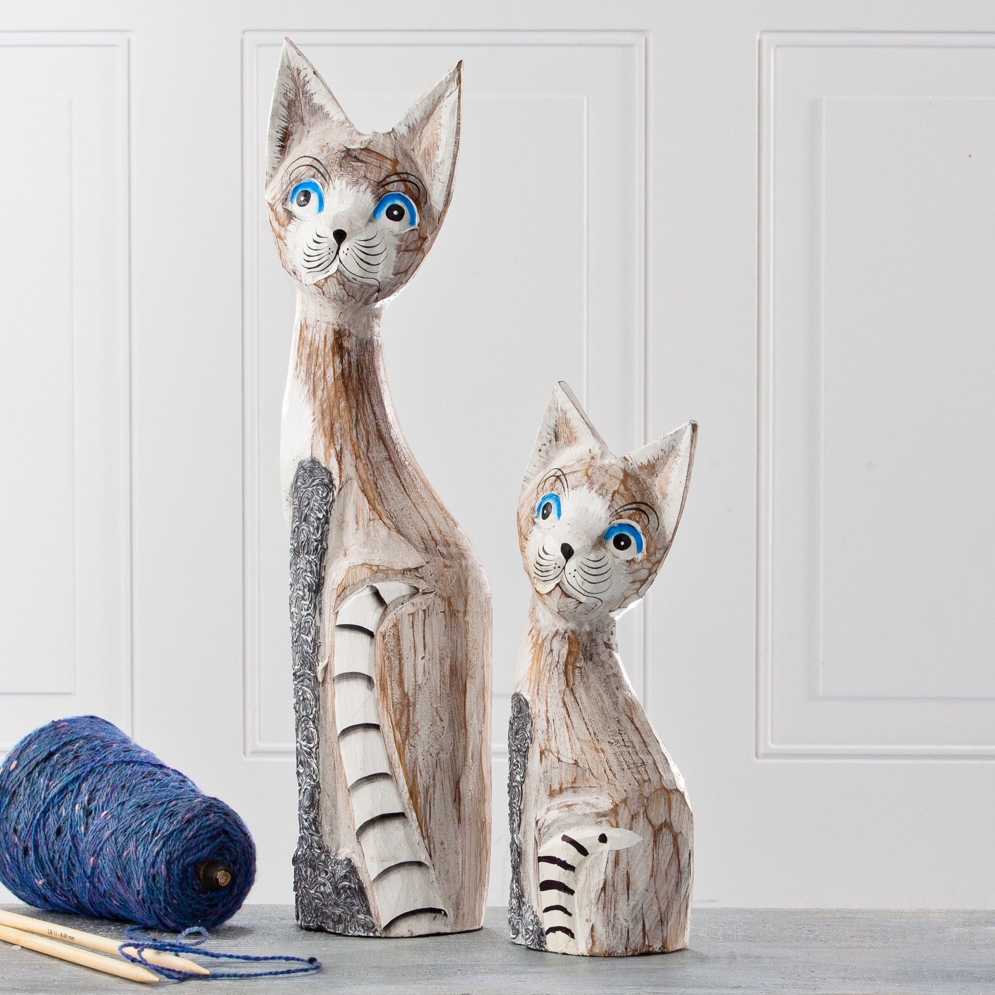 Cat Sculptures of Albesia Wood